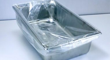 empty rectangle deep pan with plastic liner